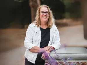 Hendershot Embrey Headshot 